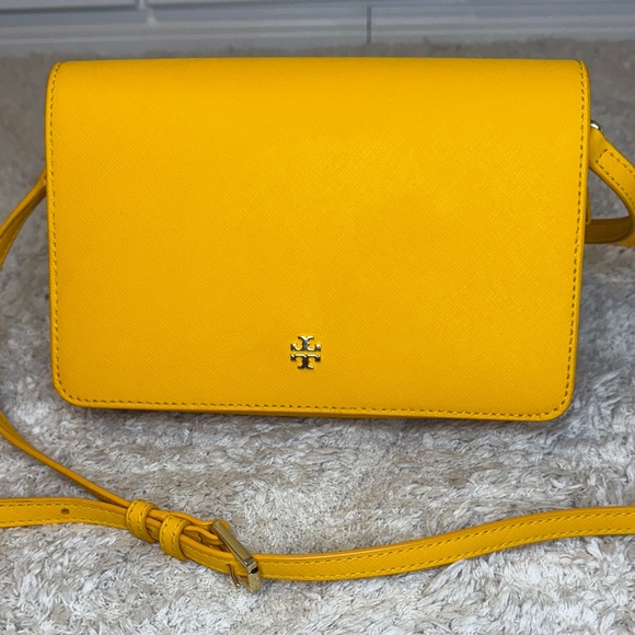 Tory Burch Handbags - Tory Burch Lemon Drop Emerson Combo Crossbody Bag